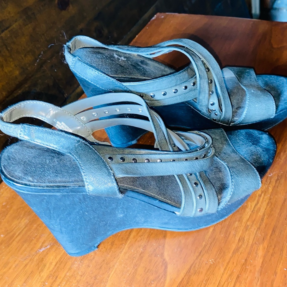 Grey Wedges